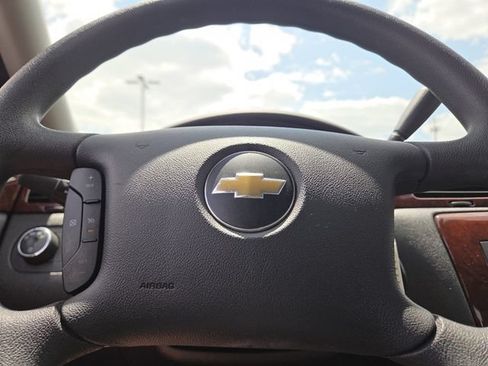 Used 2009 Chevrolet Impala LT FWD image 20