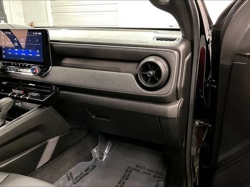 Used 2025 Chevrolet Colorado Trail Boss AWD/4WD image 19