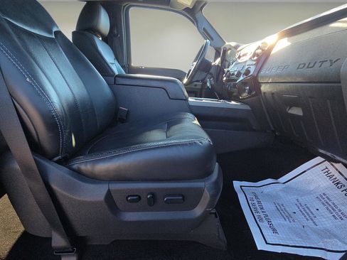 Used 2011 Ford F250 Lariat w/ Lariat Interior Pkg image 17
