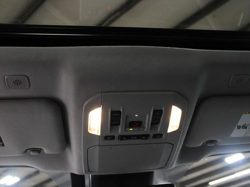 Used 2024 Toyota Highlander XLE image 44