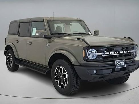 New 2025 Ford Bronco Outer Banks image 1