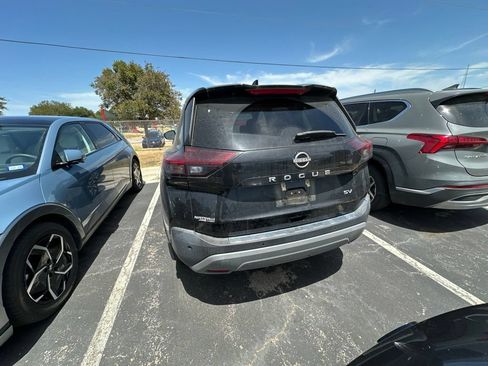 Used 2023 Nissan Rogue SV FWD image 4