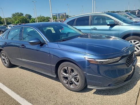 Used 2023 Honda Accord EX image 2