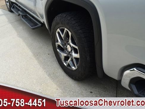 Used 2022 GMC Sierra 1500 SLT w/ X31 Off-Road Package AWD/4WD image 14