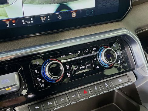 Used 2024 GMC Sierra 1500 Denali image 16