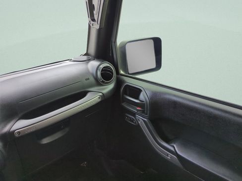 Used 2018 Jeep Wrangler Unlimited Sport AWD/4WD image 14