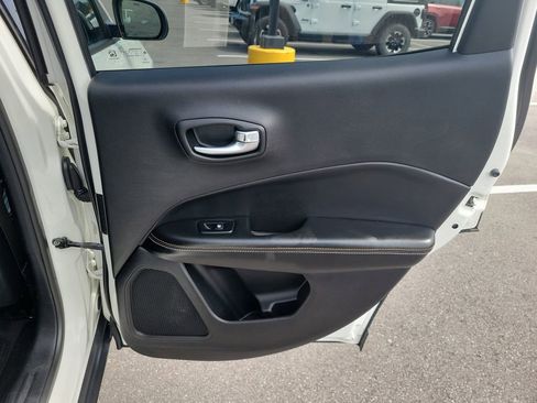 Used 2017 Jeep Compass Latitude w/ Cold Weather Group FWD image 37