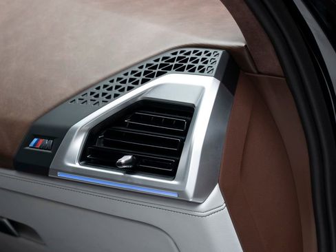 Used 2023 BMW XM image 43