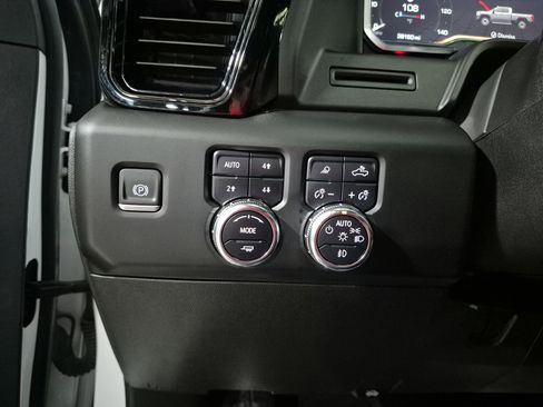 Used 2024 GMC Sierra 2500 AT4 w/ AT4 Preferred Package image 18