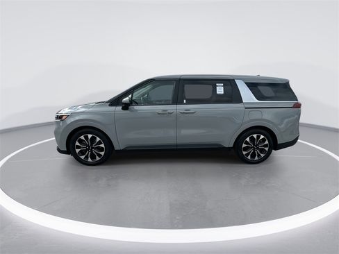 Used 2024 Kia Carnival EX image 5