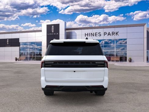 New 2026 Lincoln Navigator L Reserve w/ Jet Appearance Package AWD/4WD image 5