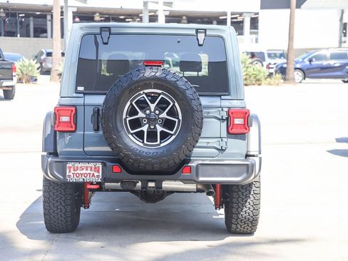 Used 2025 Jeep Wrangler Unlimited Rubicon AWD/4WD image 7