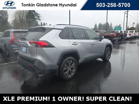 Used 2022 Toyota RAV4 XLE Premium image 5