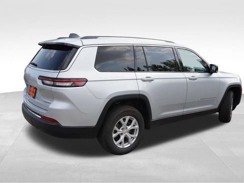 Used 2023 Jeep Grand Cherokee L Limited w/ Luxury Tech Group II AWD/4WD image 3