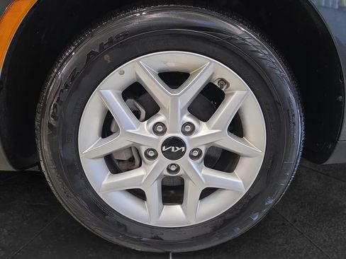 Used 2025 Kia Soul LX w/ LX Technology Package FWD image 12