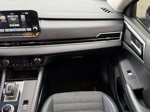 Used 2024 Mitsubishi Outlander SE image 12