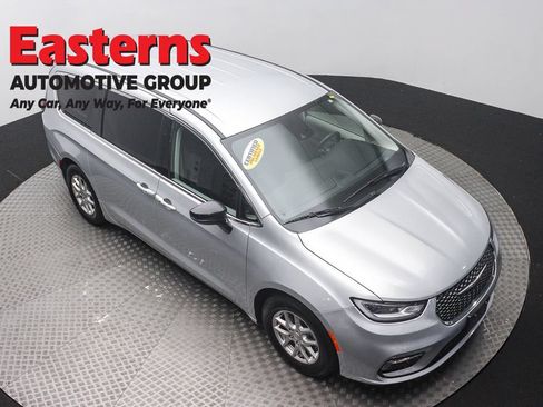 Used 2024 Chrysler Pacifica Touring-L FWD image 66