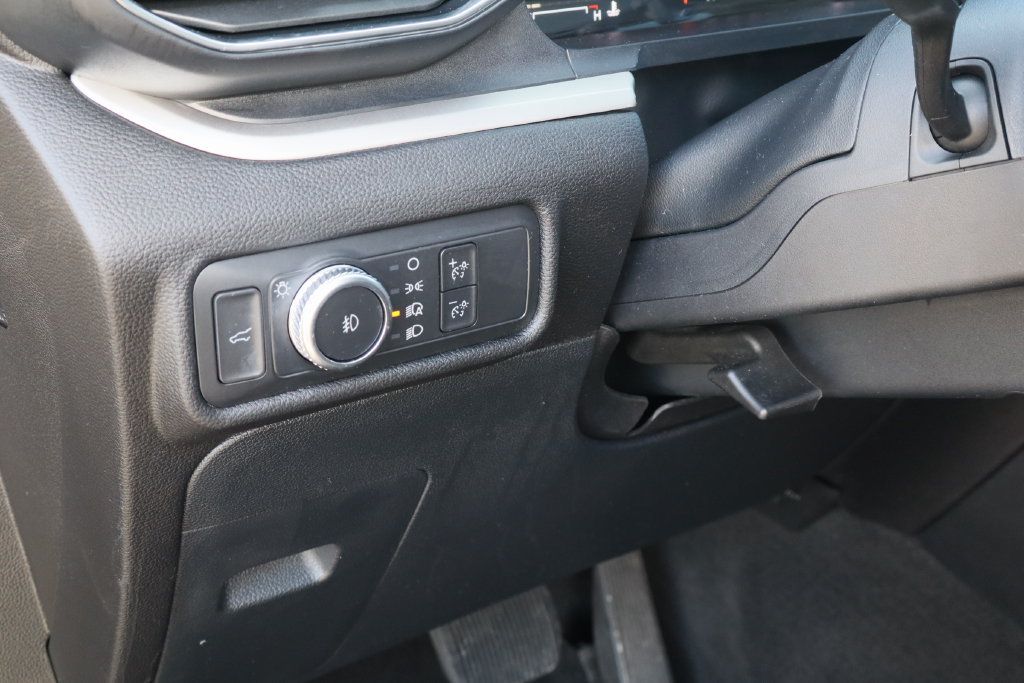 Used 2022 Ford Explorer XLT w/ Equipment Group 202A RWD image 12