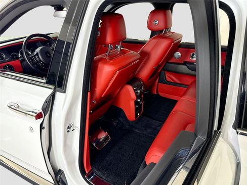 Used 2020 Rolls-Royce Cullinan image 29