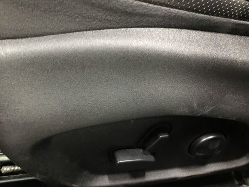 Used 2018 Jeep Renegade Limited w/ UConnect 8.4 Nav Group FWD image 8
