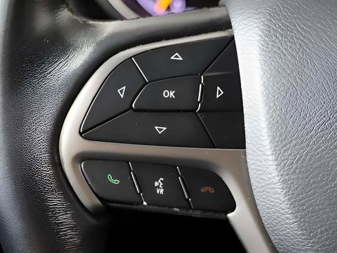 Used 2021 Jeep Grand Cherokee Laredo image 24