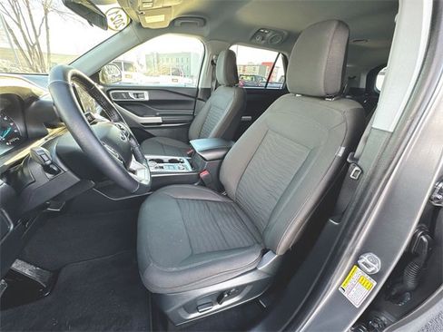 Used 2021 Ford Explorer XLT image 18