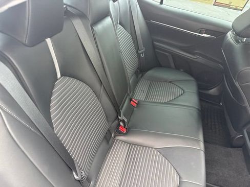 Used 2022 Toyota Camry SE w/ Convenience Package FWD image 18