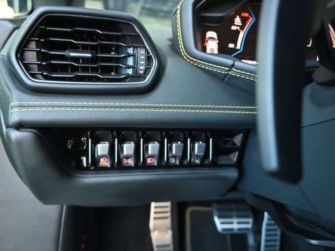 Used 2021 Lamborghini Huracan EVO RWD image 52