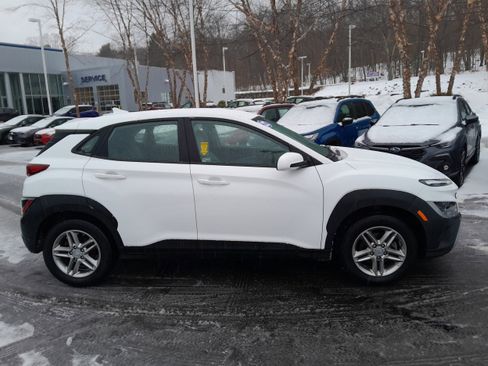 Used 2022 Hyundai Kona SE image 8