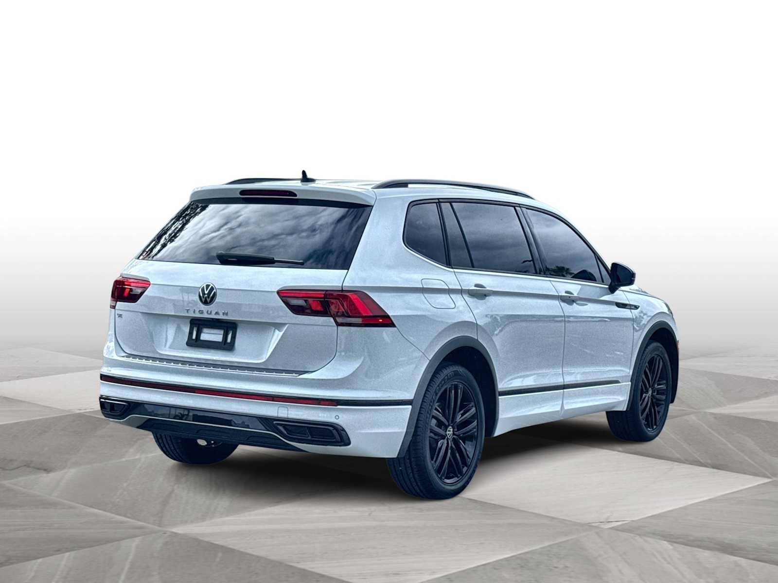 Used 2022 Volkswagen Tiguan SE R-Line FWD image 8