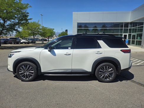 Used 2022 Nissan Pathfinder SL w/ SL Premium Package AWD/4WD image 9