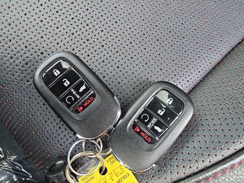 Used 2025 Honda Pilot Black Edition image 37