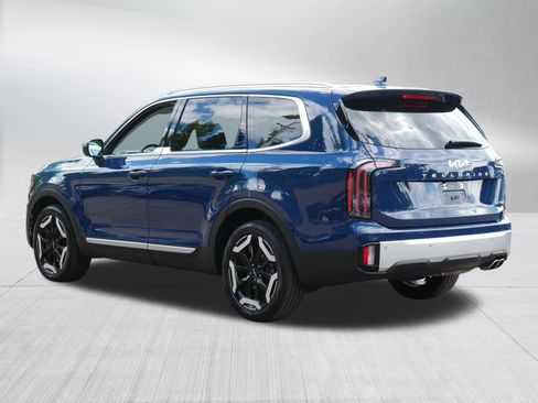Used 2024 Kia Telluride EX w/ EX Captain's Chair Package AWD/4WD image 5