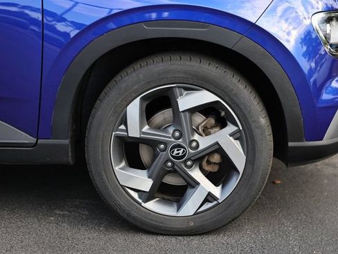 Used 2023 Hyundai Venue SEL FWD image 5