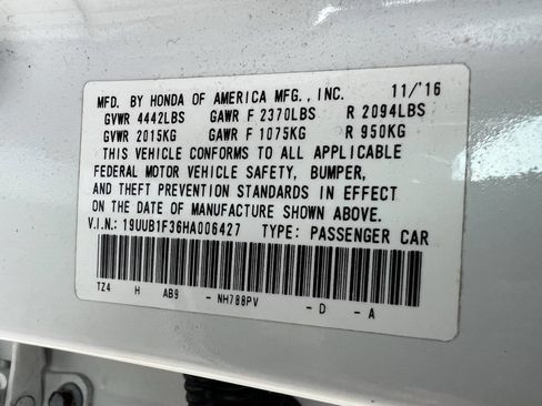 Used 2017 Acura TLX image 24