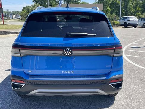 Certified 2025 Volkswagen Taos SE FWD image 5
