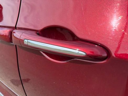 Used 2017 Chrysler Pacifica Touring-L Plus w/ Advanced Safetytec Group FWD image 14