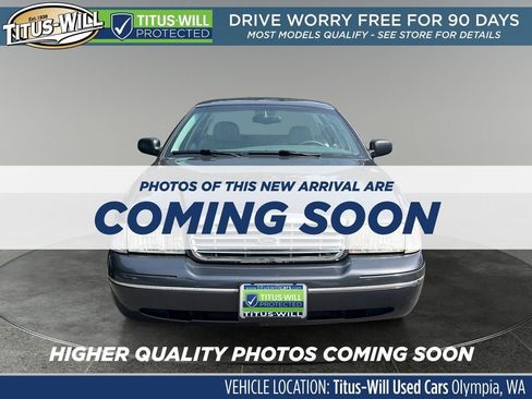 Used 2005 Ford Crown Victoria LX RWD image 2