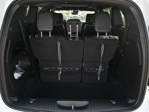 Used 2024 Chrysler Pacifica Limited w/ S Appearance Package FWD image 15