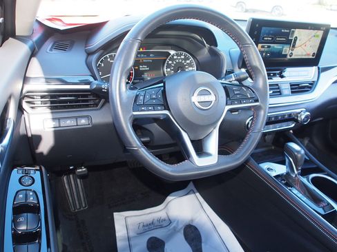 Used 2024 Nissan Altima 2.5 SR w/ SR Premium Package image 15