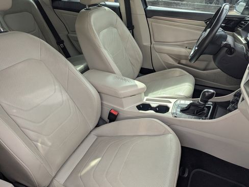 Used 2019 Volkswagen Jetta SEL Premium image 8