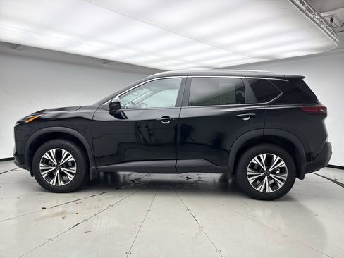 Used 2023 Nissan Rogue SV w/ SV Premium Package image 2