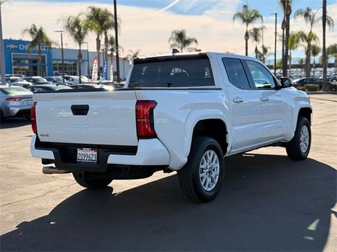 Used 2025 Toyota Tacoma SR5 image 5