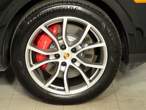 Certified 2024 Porsche Cayenne S AWD/4WD image 39