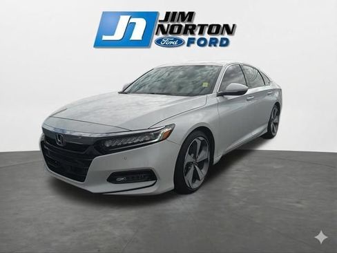 Used 2019 Honda Accord Touring image 4