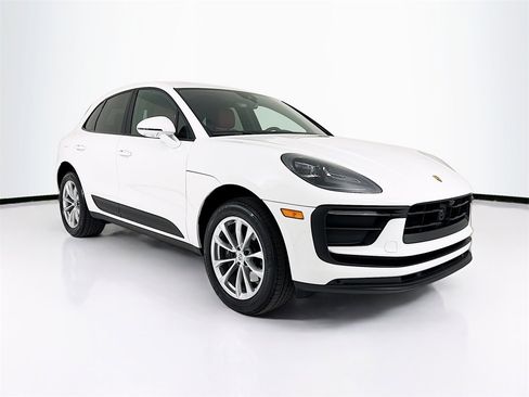 Used 2025 Porsche Macan image 7