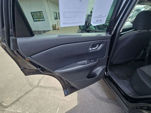 Used 2025 Nissan Rogue SV FWD image 39