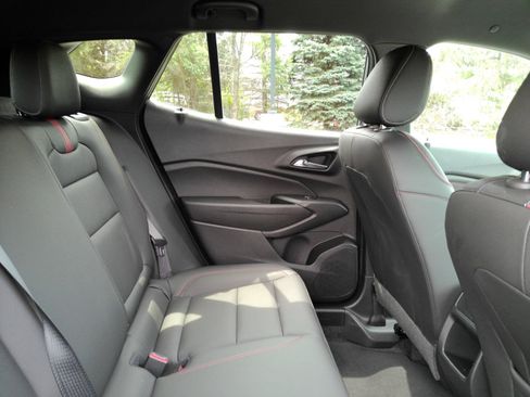 Used 2024 Chevrolet Trax RS w/ Driver Confidence Package FWD image 18