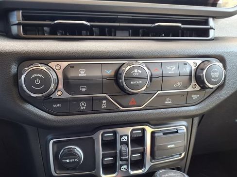 New 2026 Jeep Gladiator Sport AWD/4WD image 23