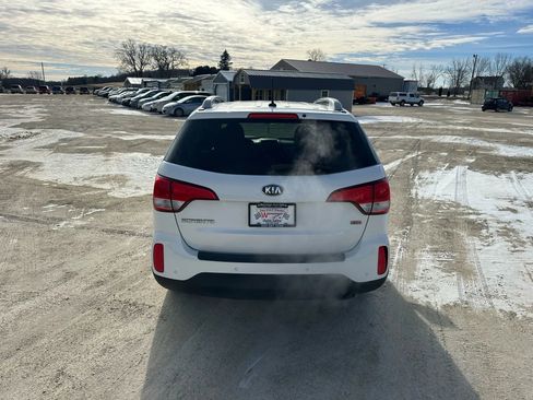 Used 2015 Kia Sorento LX image 2